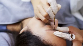 asian-woman-having-microblading-eyebrows