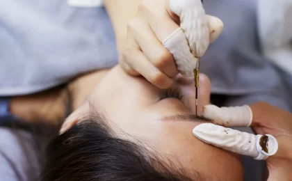 asian-woman-having-microblading-eyebrows