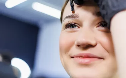 eyebrow-marking-before-permanent-makeup-permanent