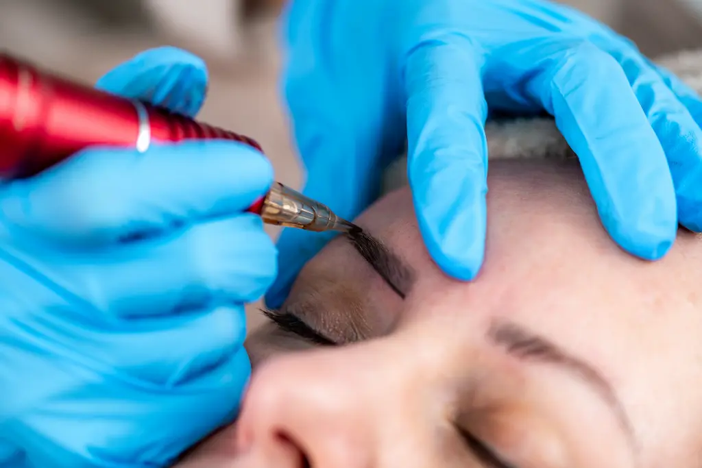 eyebrow-tattooing-or-nanoblading-in-a-professional